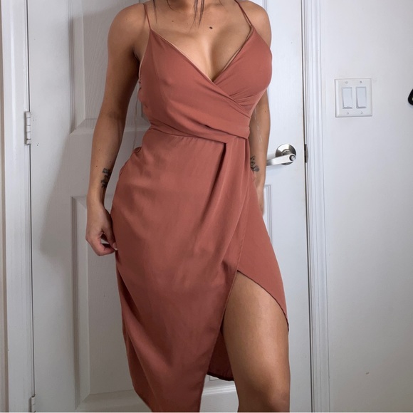 Charlotte Russe Dresses & Skirts - Charlotte Russe 🧡 peach dress !